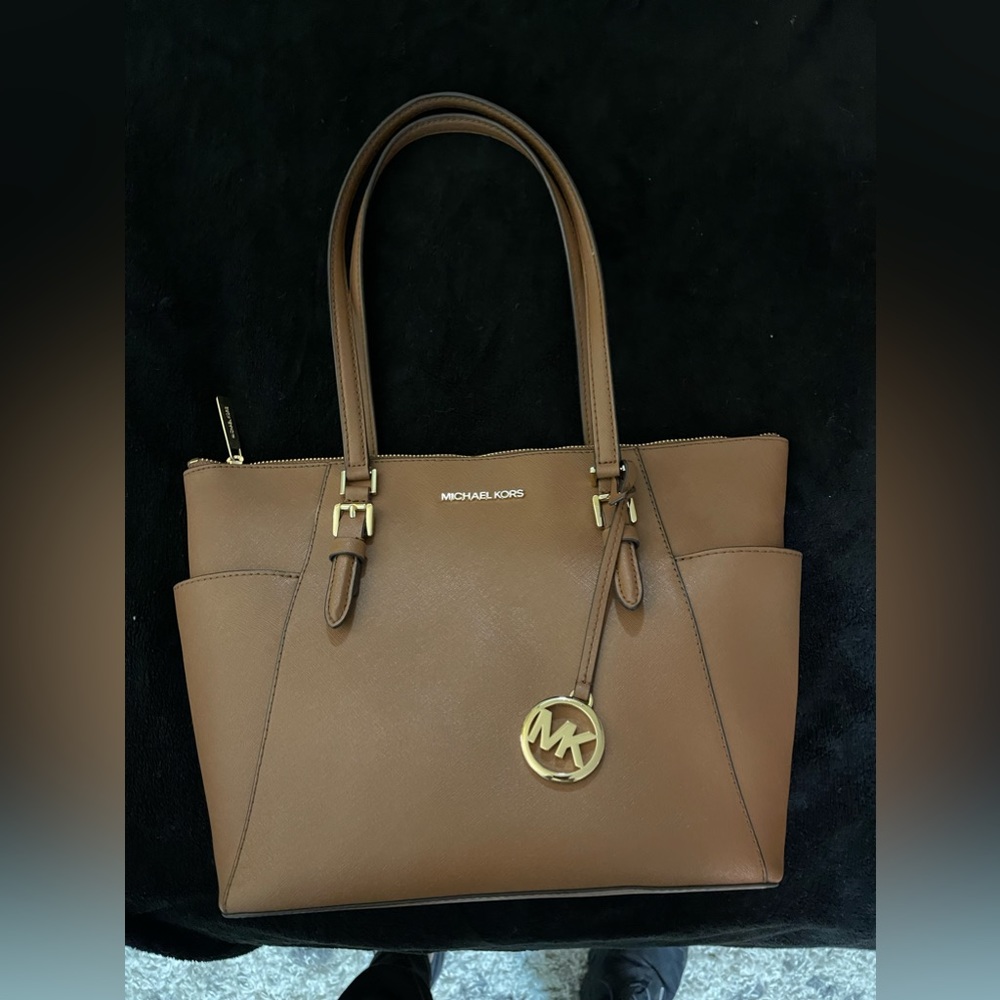 Charlotte Large Saffiano Leather Top-Zip Tote Bag